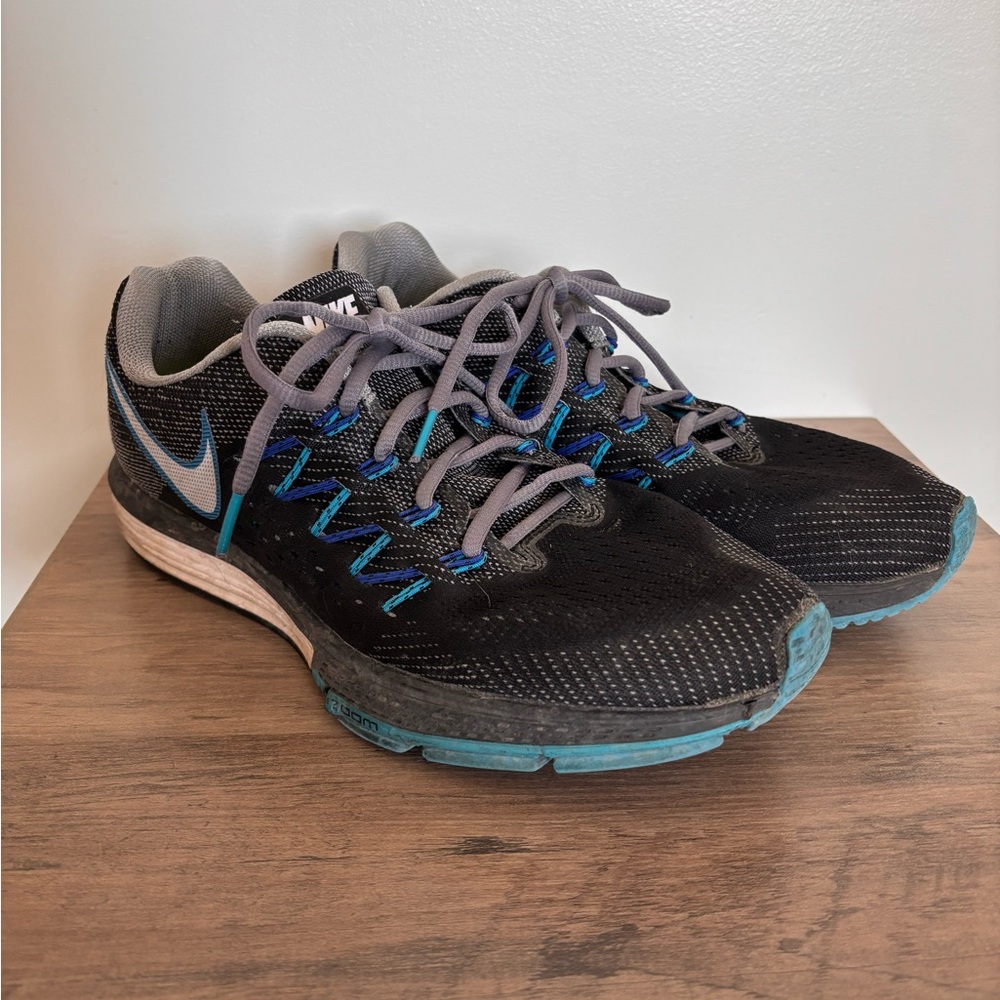 Nike Air Zoom Vomero Men Size 9.5 Black and Blue Lagoon Running Shoes